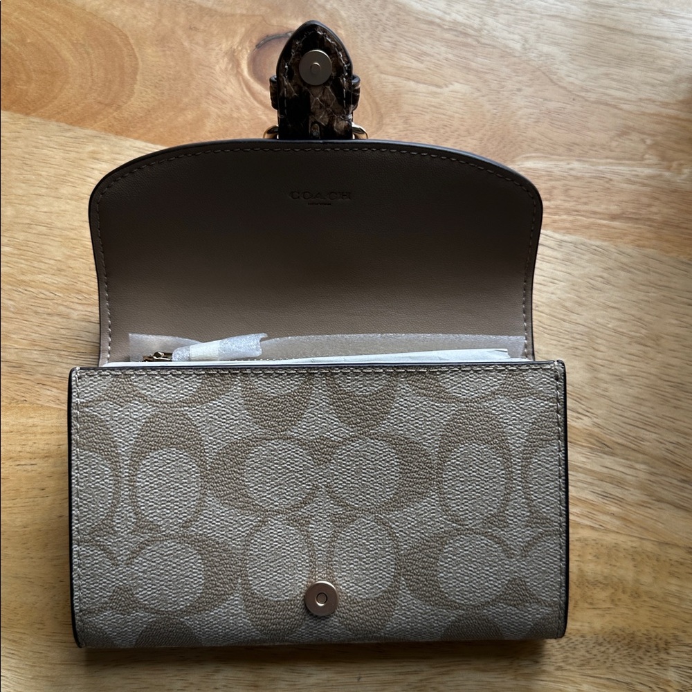 Coach NWT Kleo Light Khaki Cream Multi Wallet - Picture 14 of 15